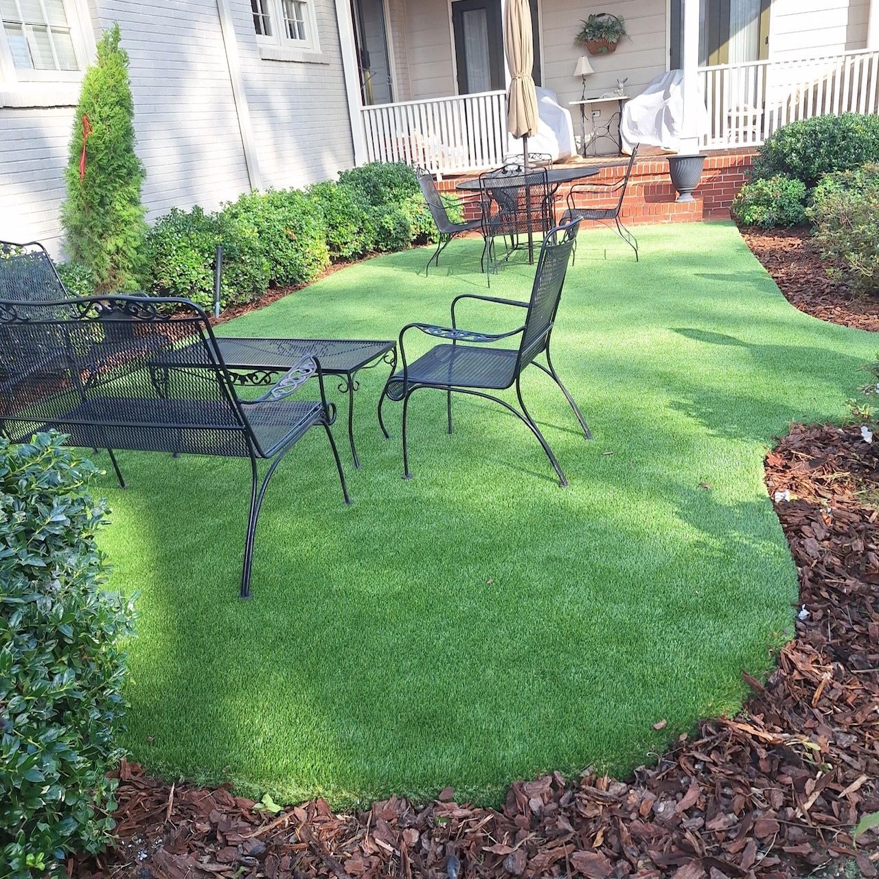 Neatly finished small lawn area